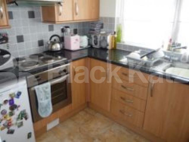 			BARGAIN ONE BED FLAT IN CENTRAL CROUCH END!, 1 Bedroom, 1 bath, 1 reception Flat			 Topsfield Parade, CROUCH END N8